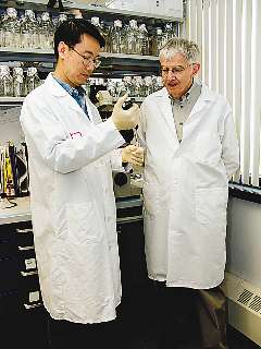 华裔医师发现延缓早期前列腺癌xibao生长新方法